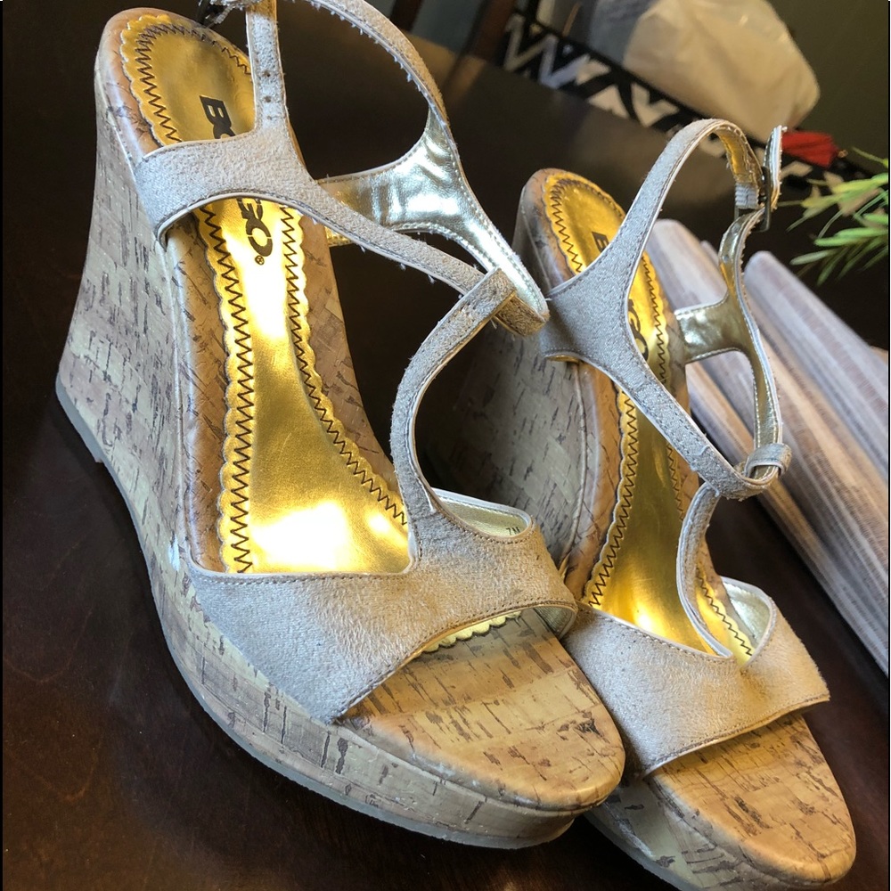 Size 7 | BONGO | cream/tan wedges